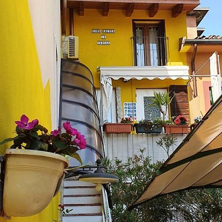 Dora Baltea Monolocale Primo Piano Mansarda Secondo Piano Verona Bagian luar foto
