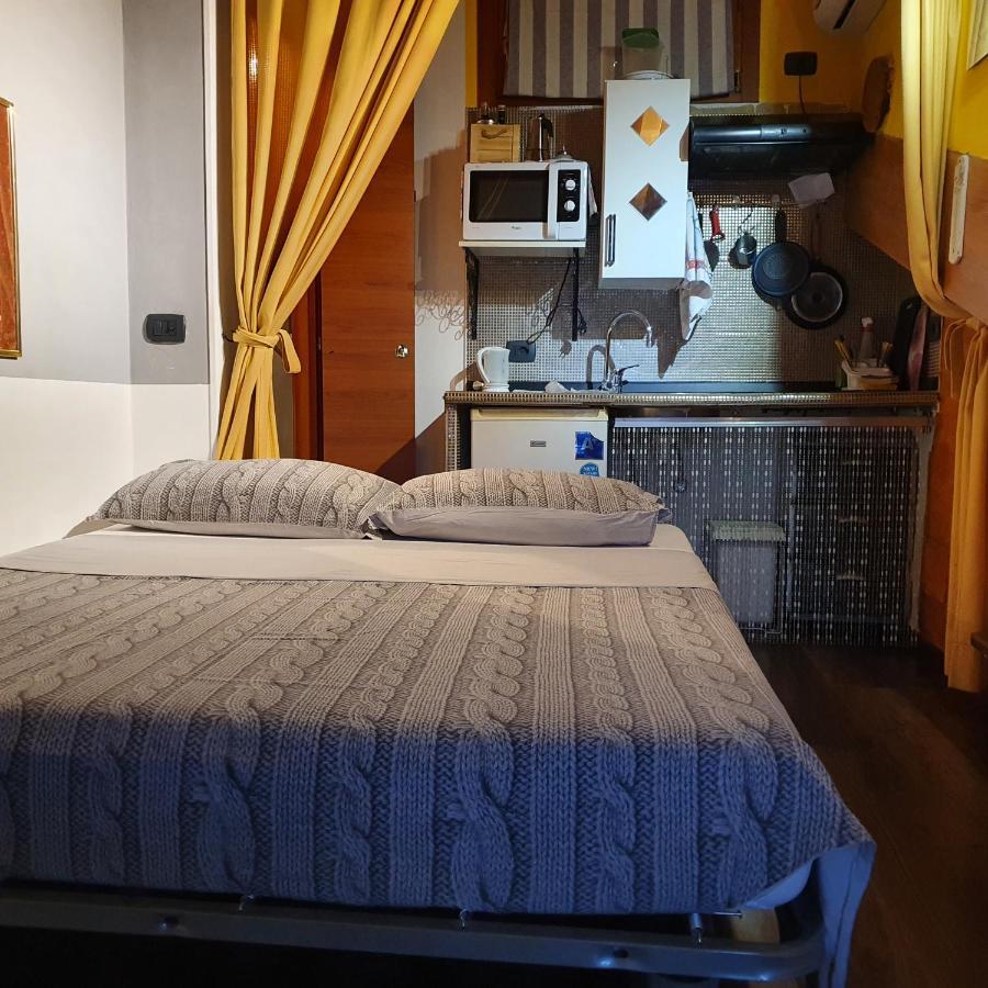 Dora Baltea Monolocale Primo Piano Mansarda Secondo Piano Verona Bagian luar foto
