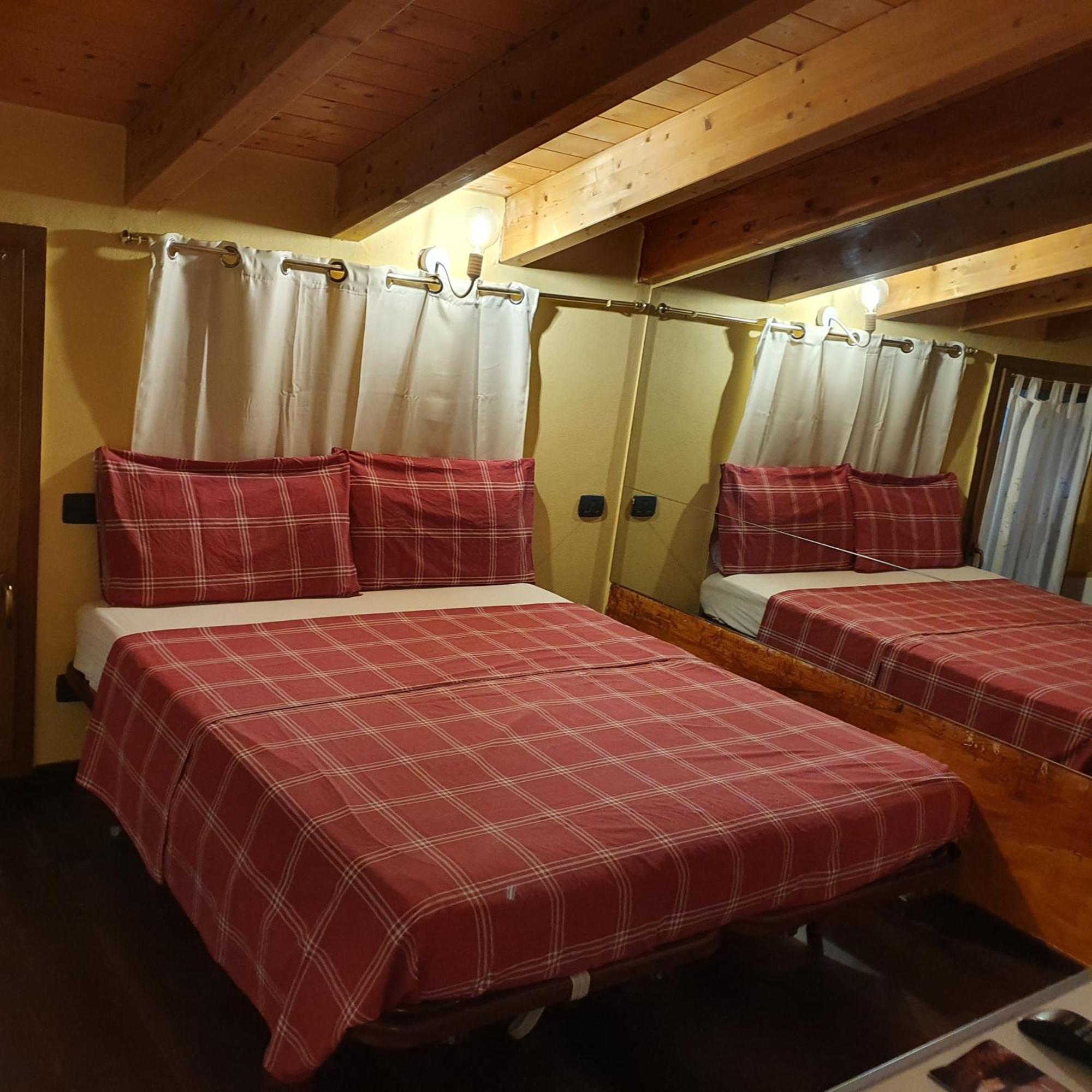 Dora Baltea Monolocale Primo Piano Mansarda Secondo Piano Verona Ruang foto