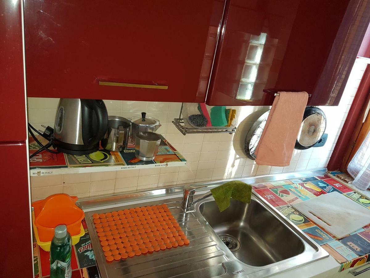 Dora Baltea Monolocale Primo Piano Mansarda Secondo Piano Verona Bagian luar foto