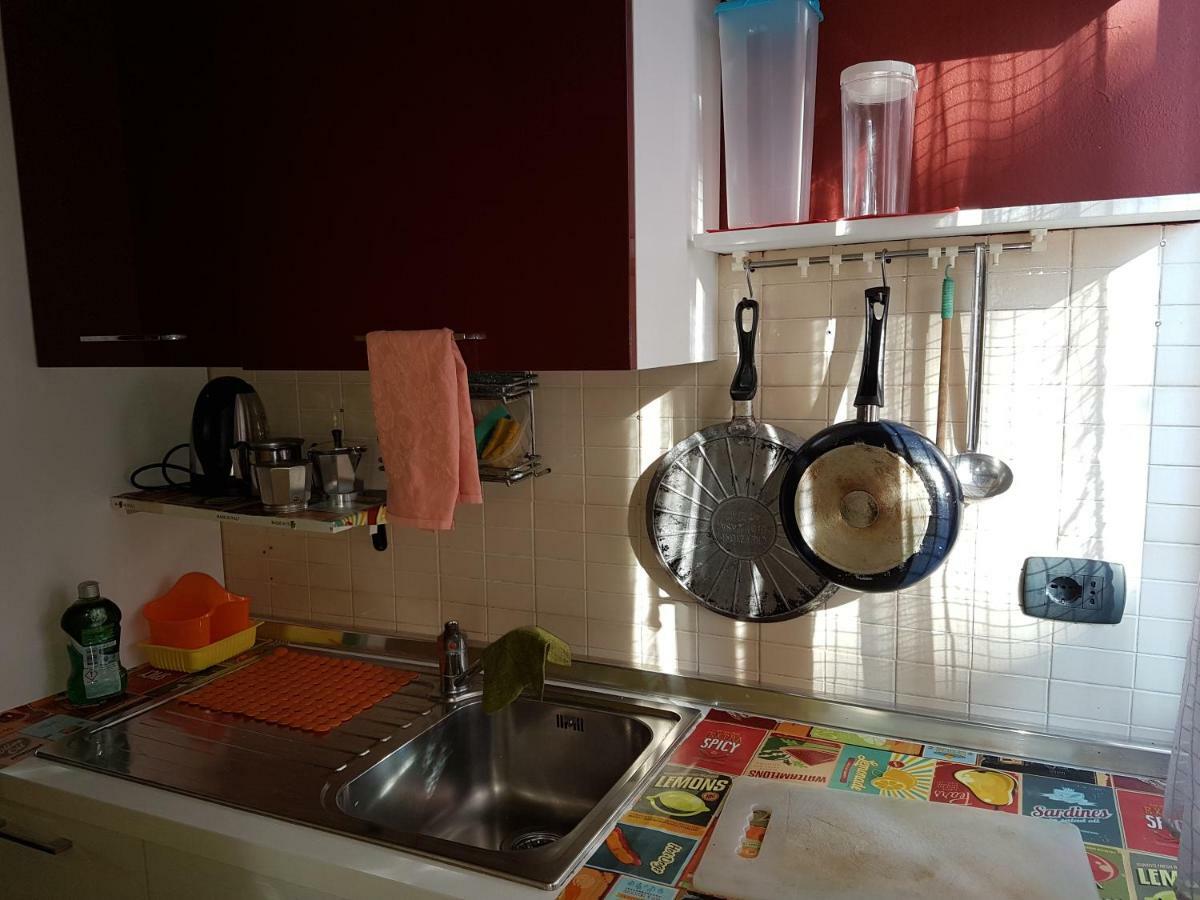 Dora Baltea Monolocale Primo Piano Mansarda Secondo Piano Verona Bagian luar foto