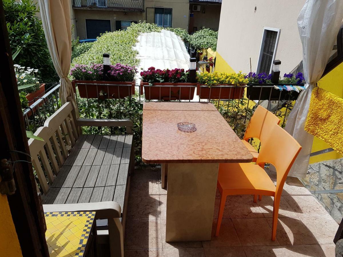 Dora Baltea Monolocale Primo Piano Mansarda Secondo Piano Verona Bagian luar foto