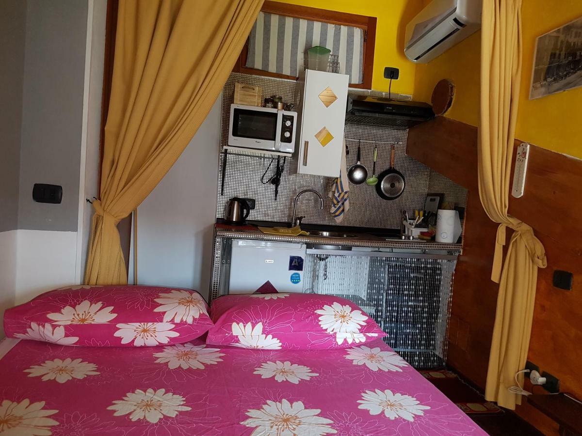 Dora Baltea Monolocale Primo Piano Mansarda Secondo Piano Verona Bagian luar foto