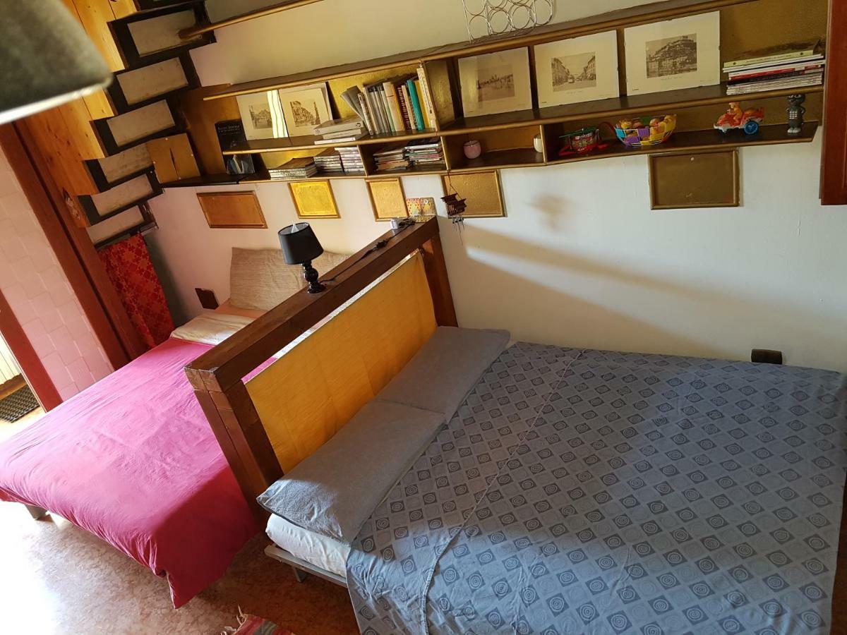 Dora Baltea Monolocale Primo Piano Mansarda Secondo Piano Verona Bagian luar foto