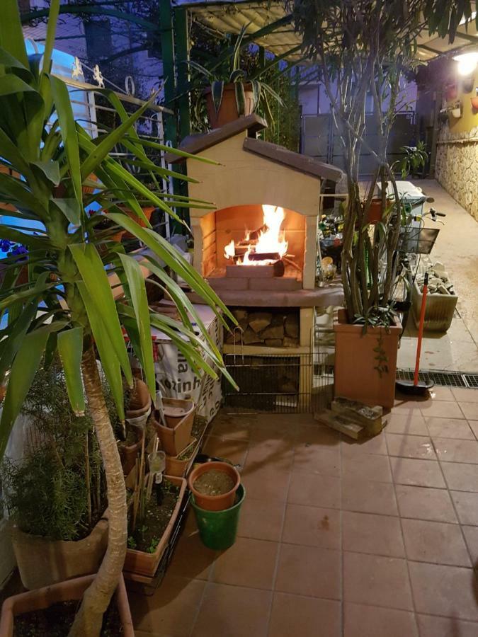 Dora Baltea Monolocale Primo Piano Mansarda Secondo Piano Verona Bagian luar foto
